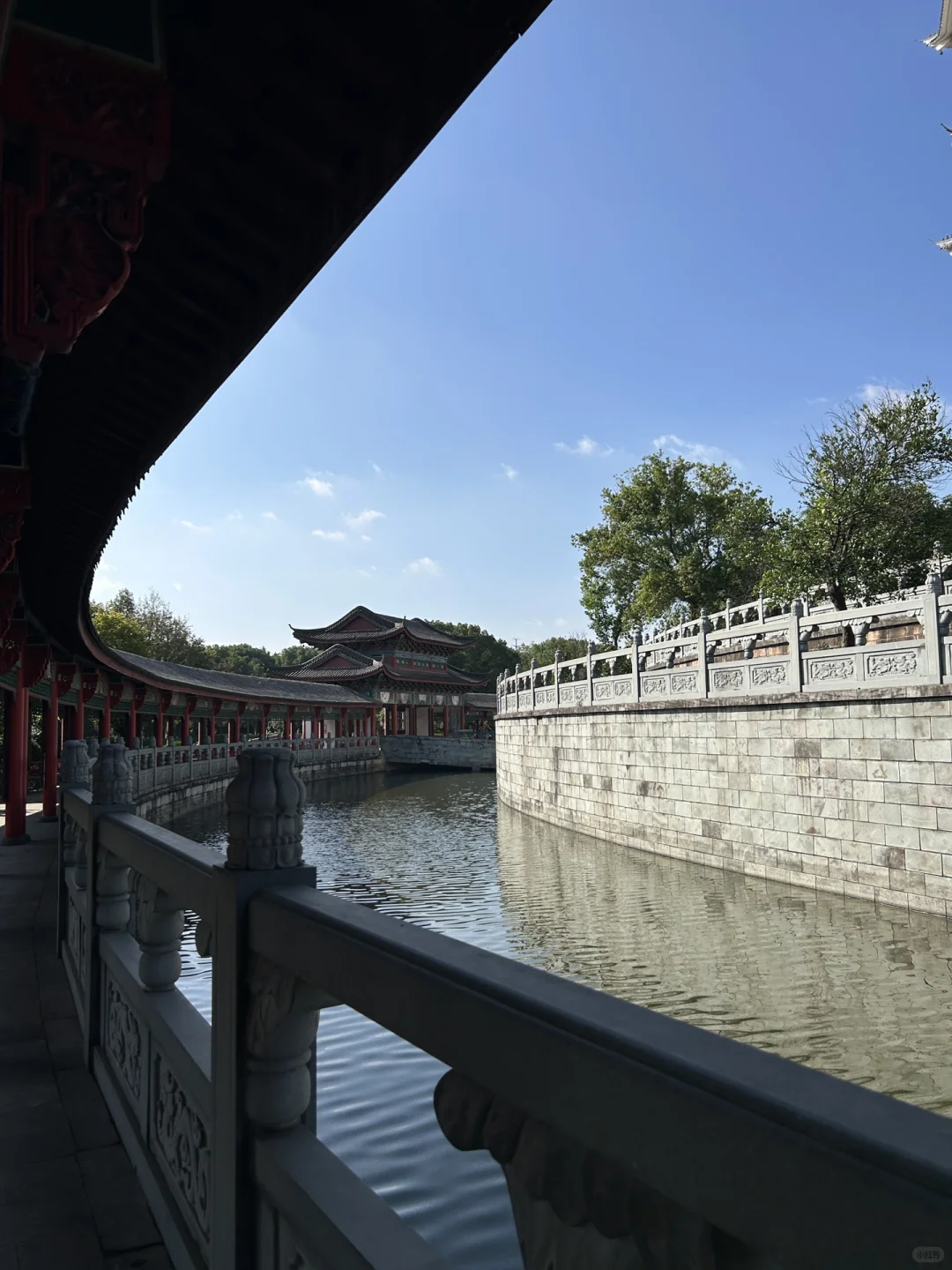 见了个做短剧选角的朋友，浅聊了一下