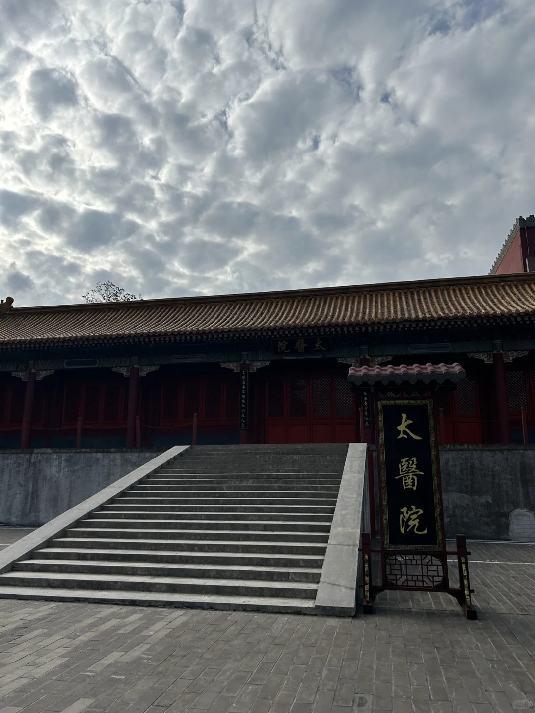 见了个做短剧选角的朋友，浅聊了一下