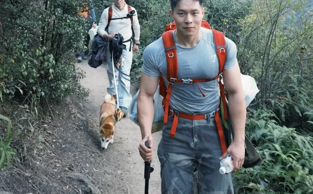 周末又背个死包在山里走走走爬山 徒步 精神氮泵 自律肌肉