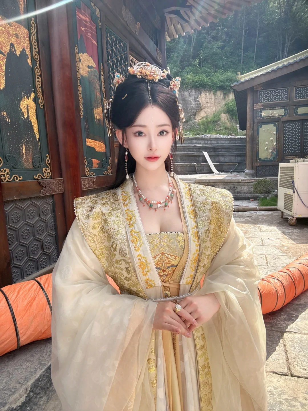 新人演员勇闯横店 定妆照来一下 很多心得