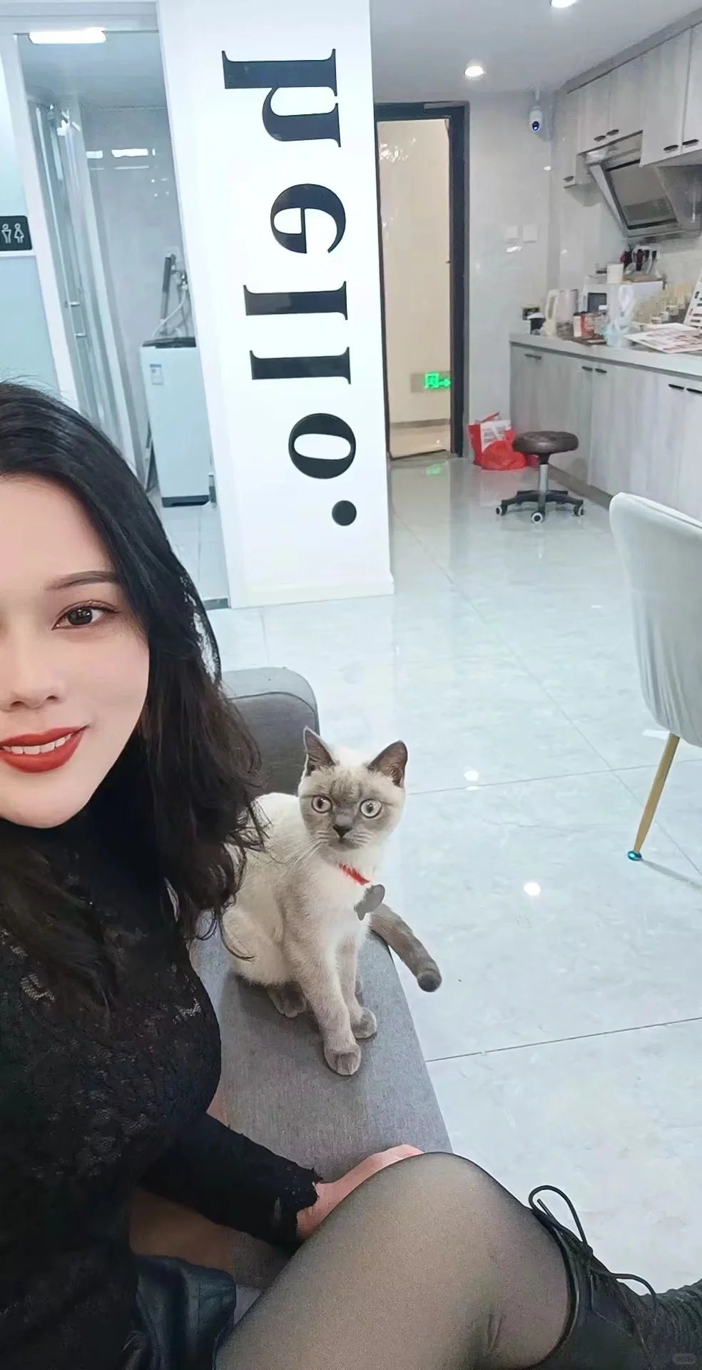 我又穿了大家说土的黑丝，黑丝真的很土吗？