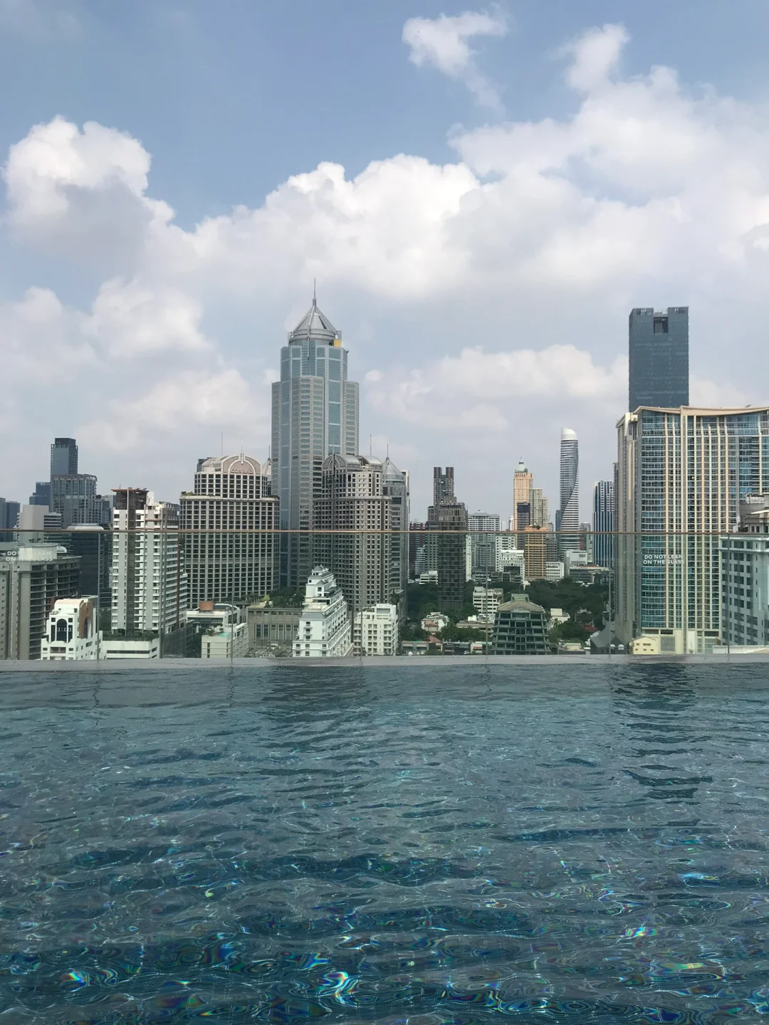 去🇹🇭海边的姐妹一定要穿亮色比基尼！