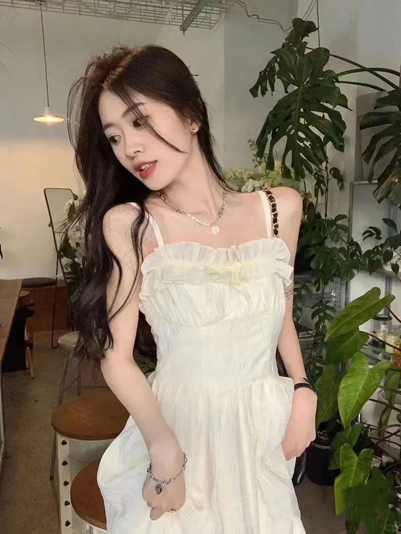 木耳边吊带连衣裙