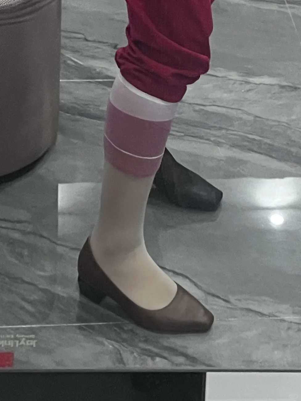 这丝袜怎么和我想的不一样✋忽略我的红睡裤