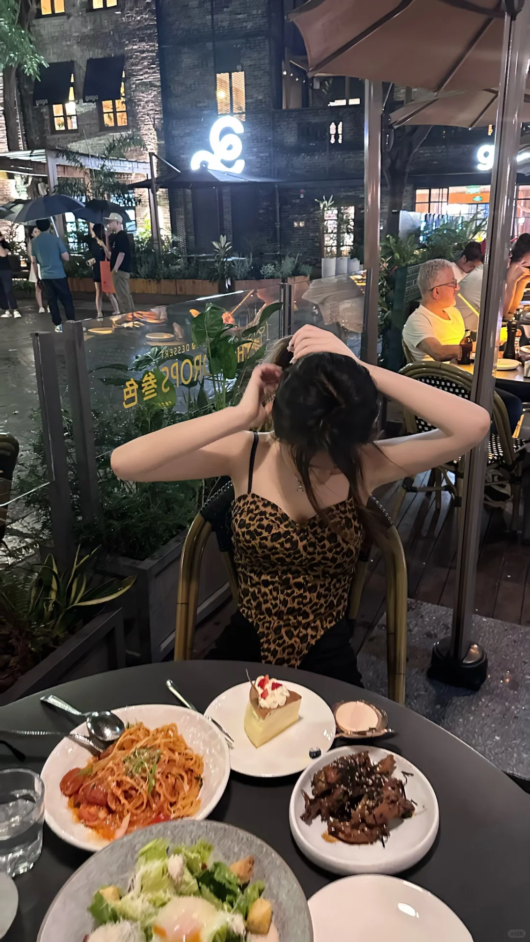 又饿了 果然漂亮不能当饭吃