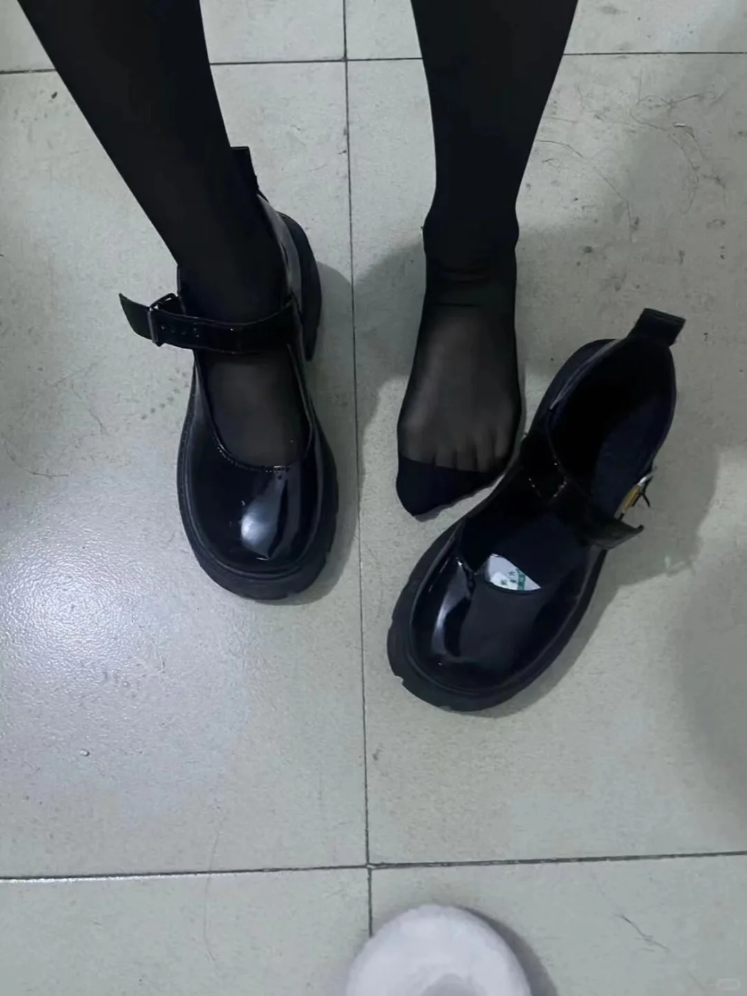 黑丝！是真的好显瘦呜呜呜