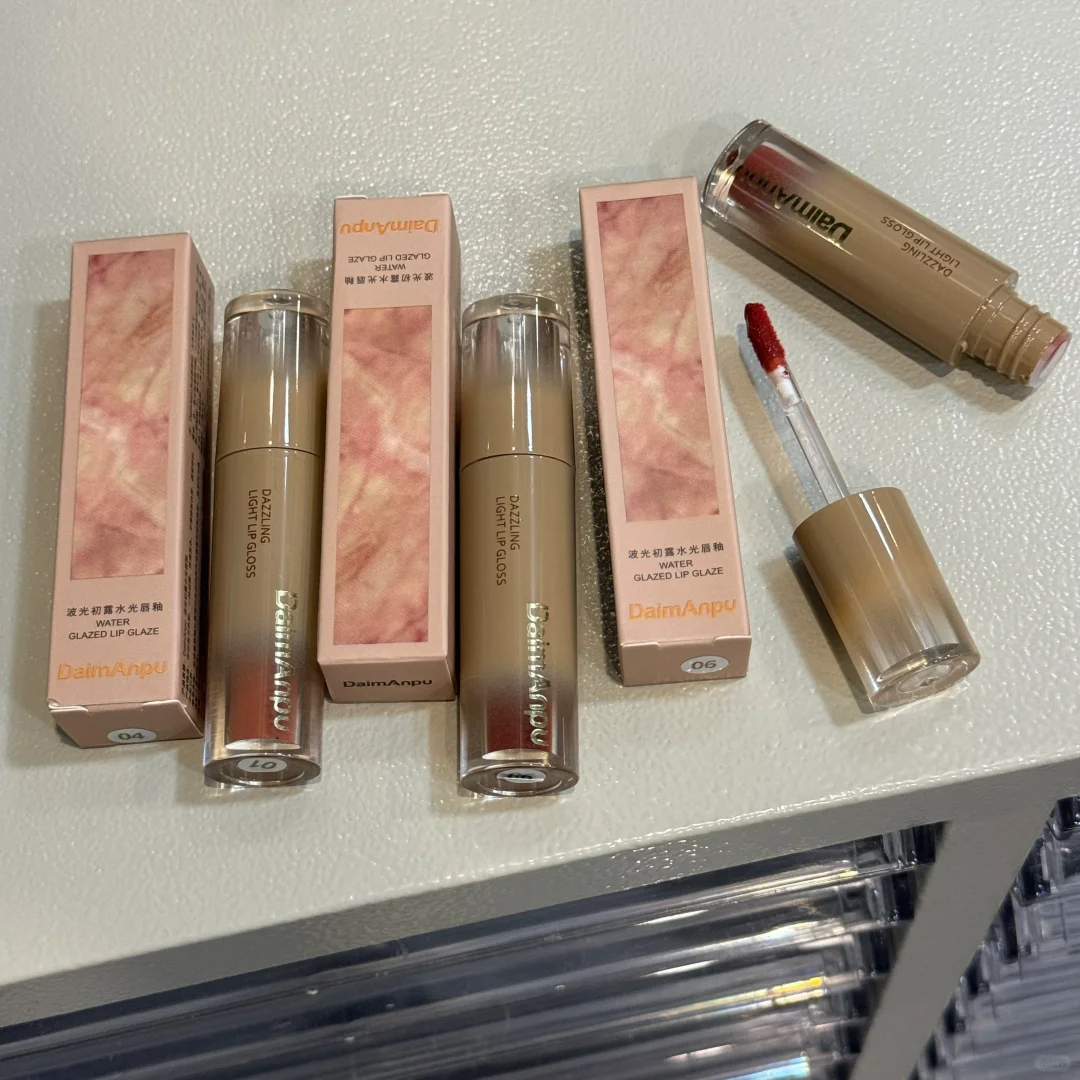 🎀性感高嫩水光唇釉，润出上镜唇👄