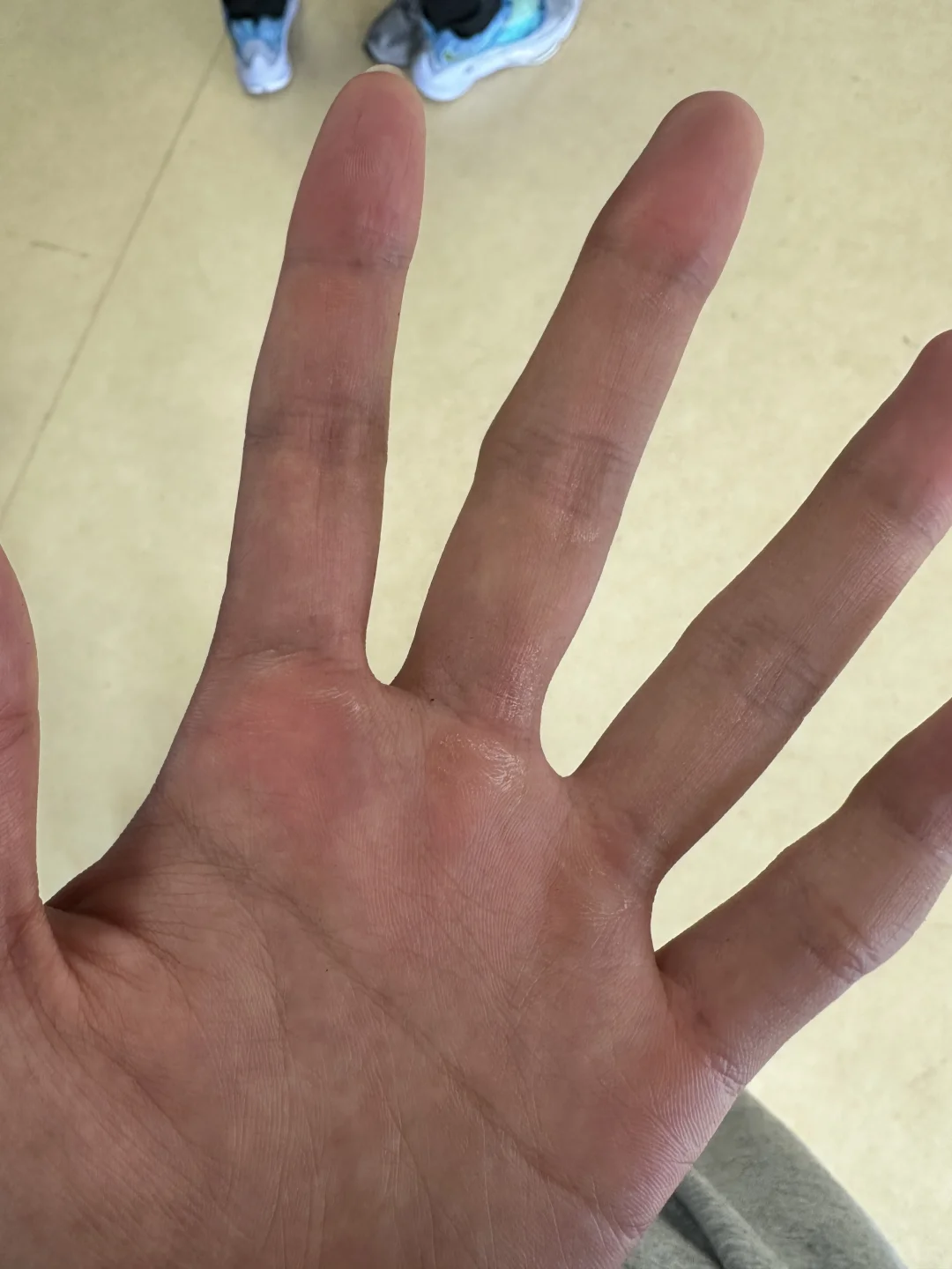 暂停一下，恭喜这位女士俯身划船35kg了