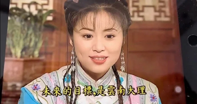 女大学生勇闯健身房