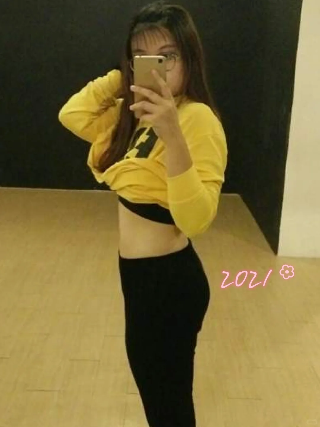 女人健身为了臀部翘翘？划左对比看