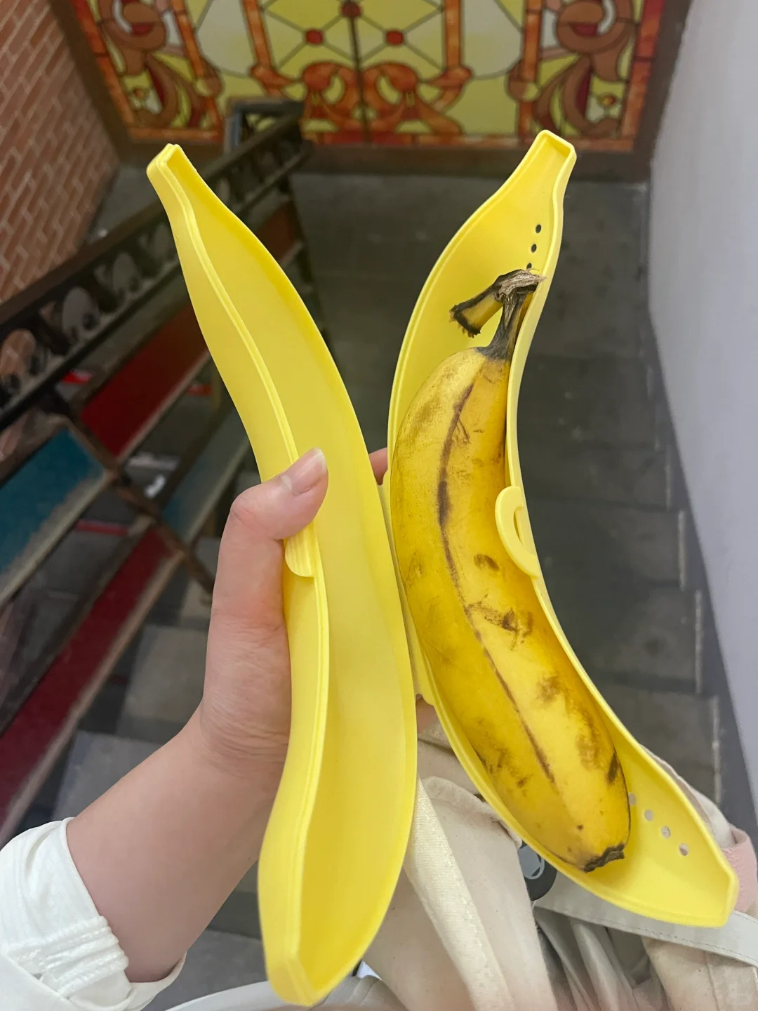 健身女的书包里又掏出什么东西了