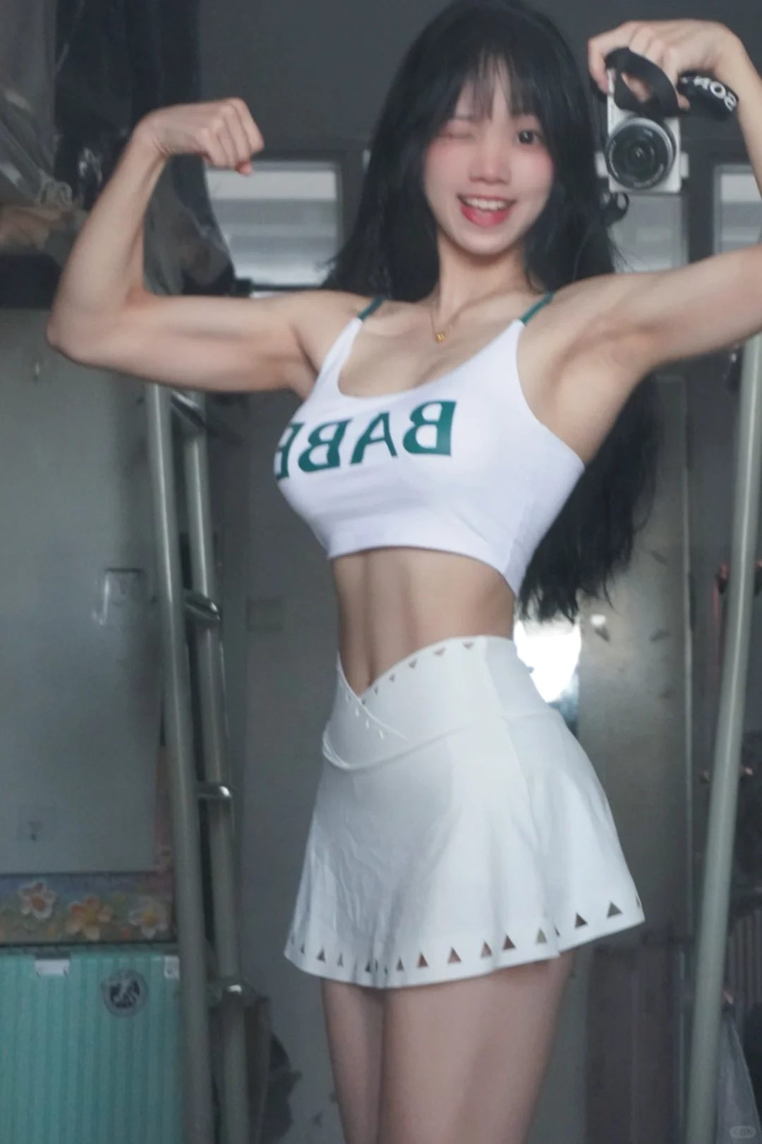 宿舍里的肌肉女｜马甲线与麒麟臂💪🏻