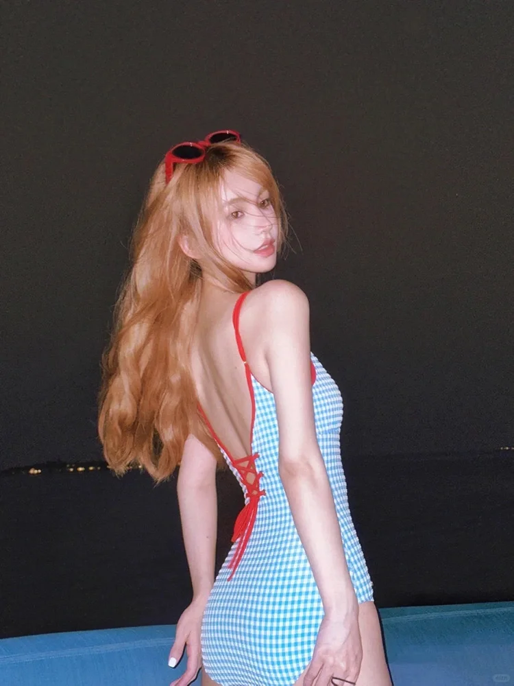 复古撞色的连体泳衣,内置胸垫和插片口……