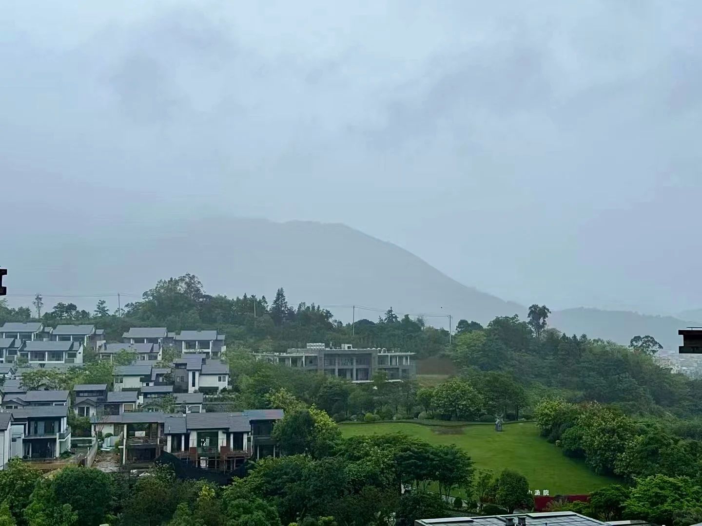 半月山泡温🥣 这套泳衣在我心里封神了