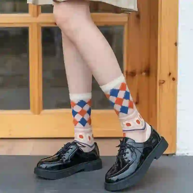 姐妹们!夏日露腿必备的显瘦中筒袜来喽!