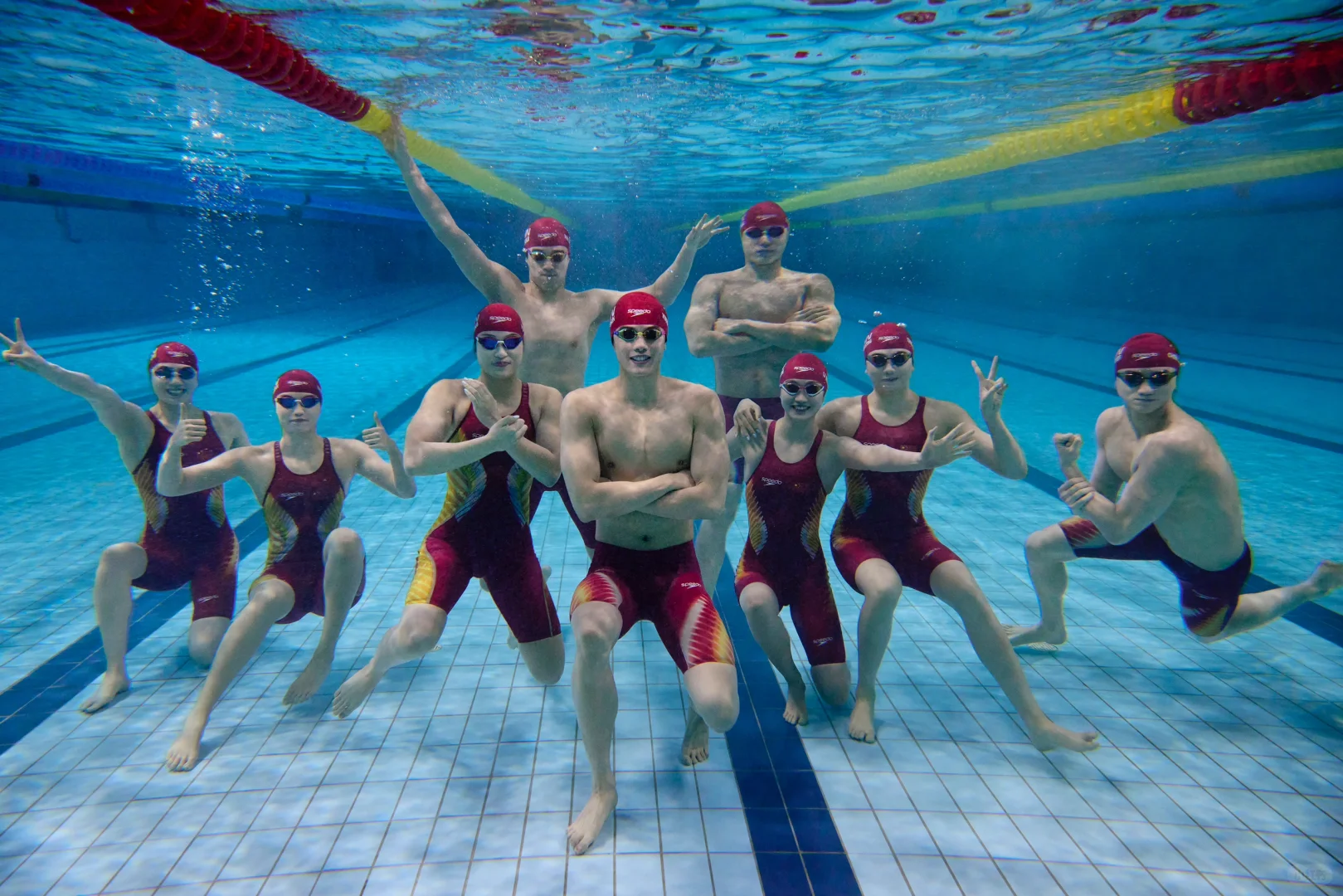 中国游泳队巴黎奥运会比赛泳衣公布