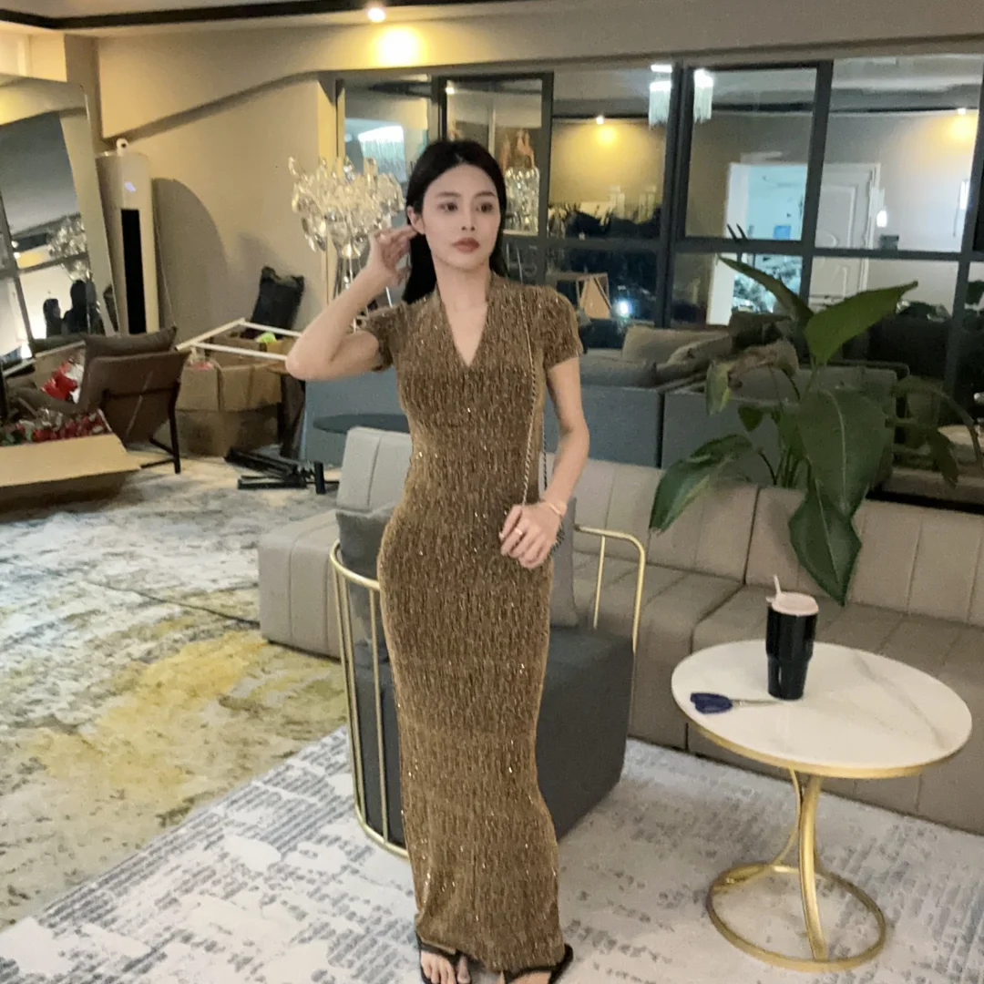 性感V领亮丝长裙👗额外瓜分百亿流量