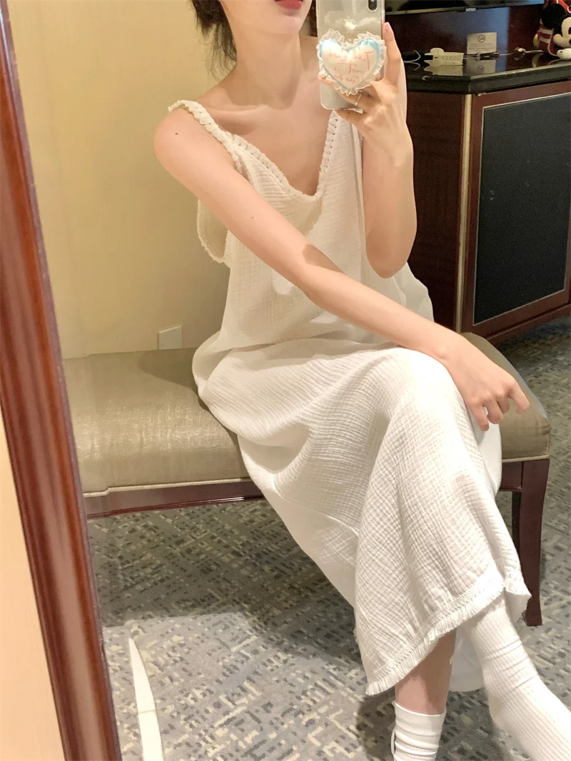 深V吊带裙呀,小性感刚刚好~