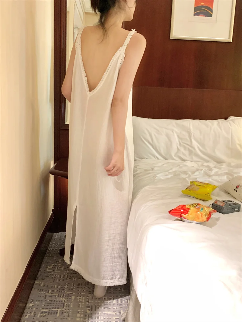 深V吊带裙呀,小性感刚刚好~