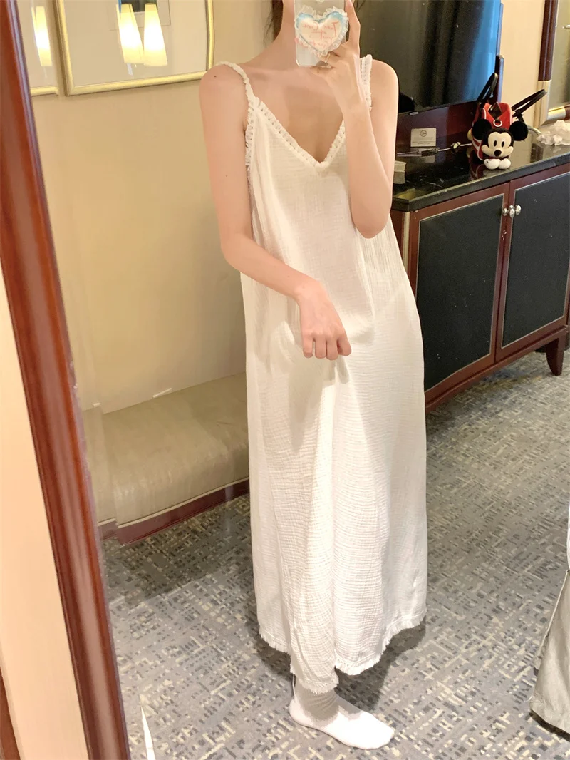 深V吊带裙呀,小性感刚刚好~