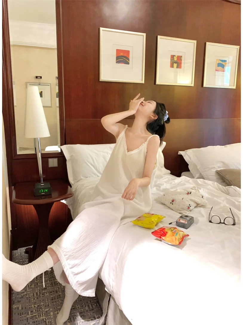 深V吊带裙呀,小性感刚刚好~