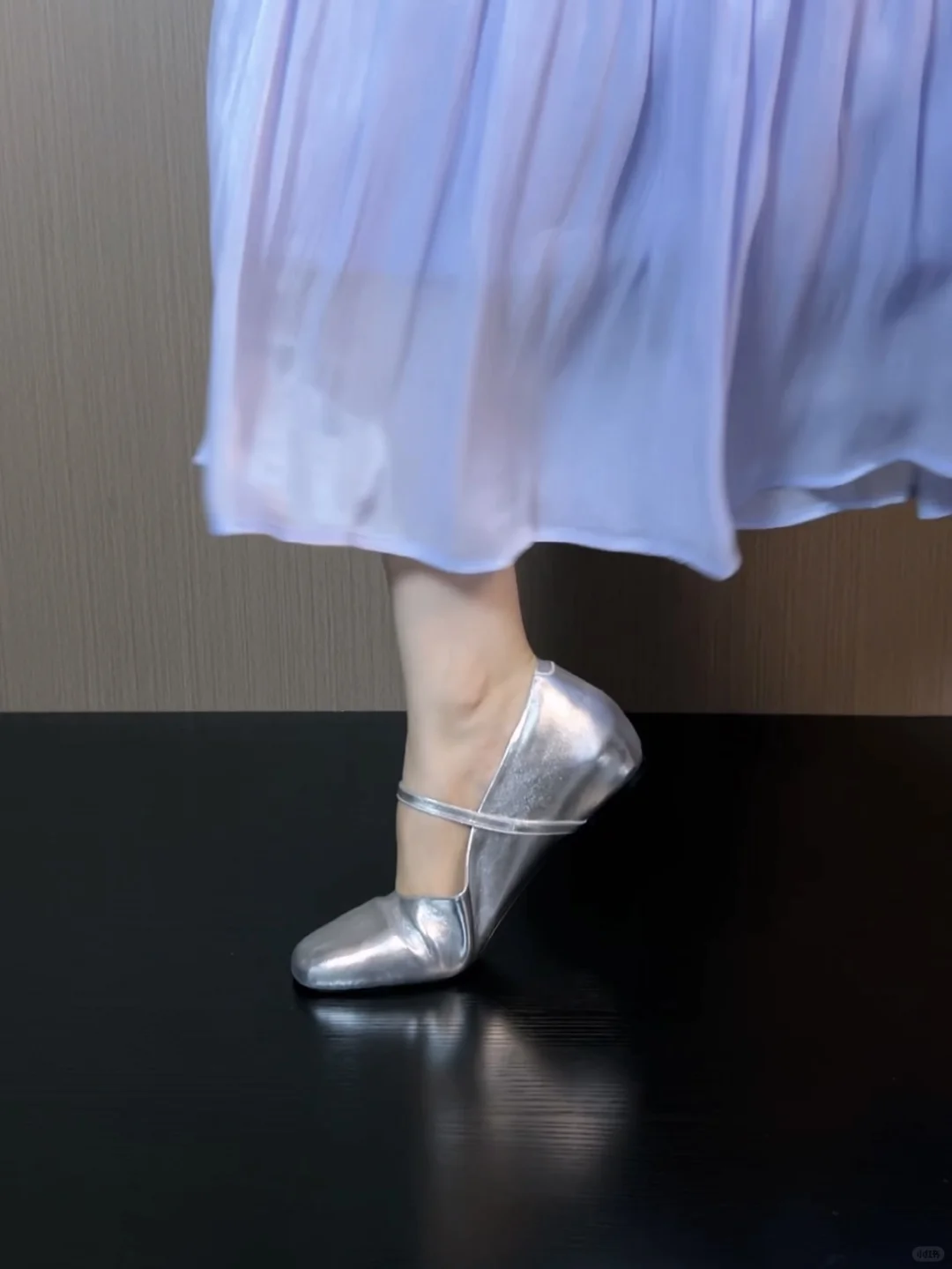 性感又清冷的银色小单鞋!谁不爱呢
