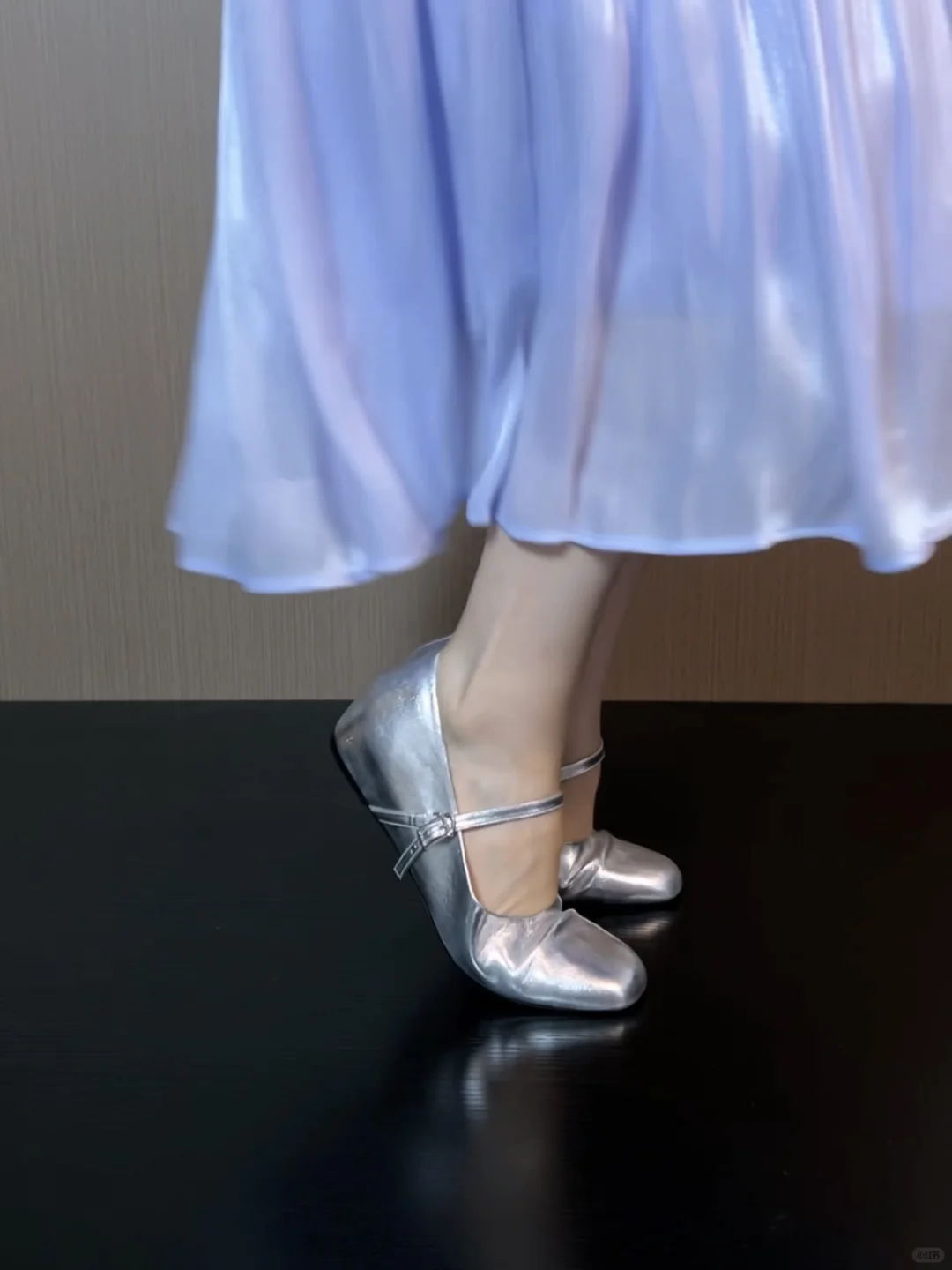 性感又清冷的银色小单鞋!谁不爱呢