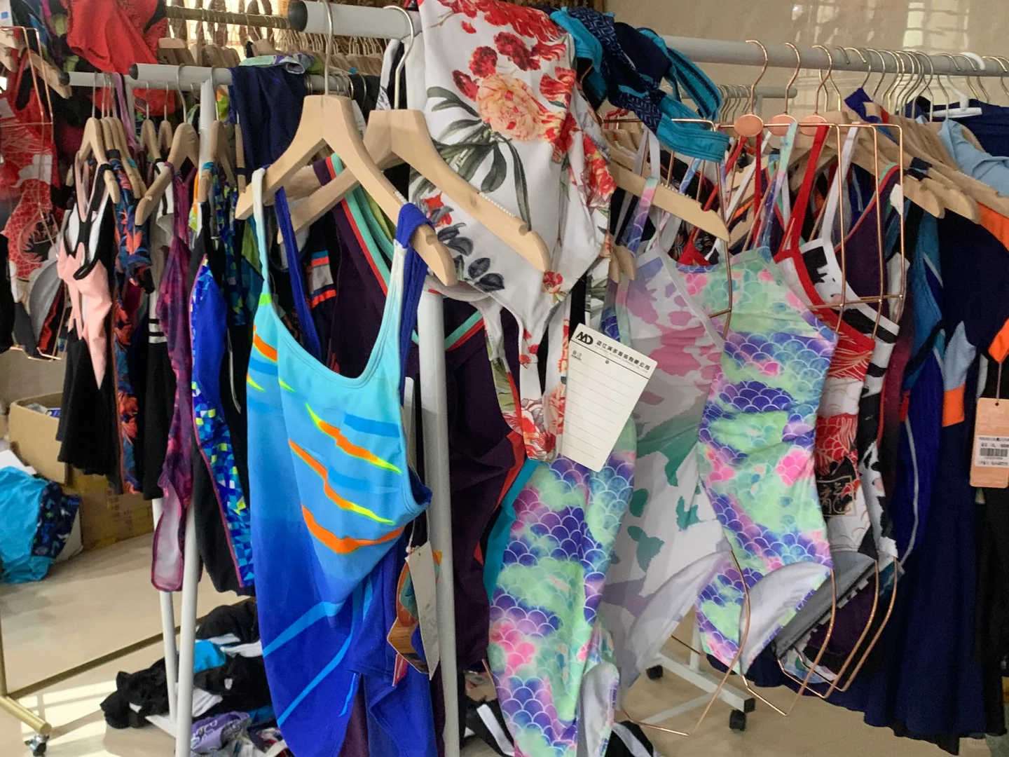 泳衣泳裤泳镜都有!!大牌