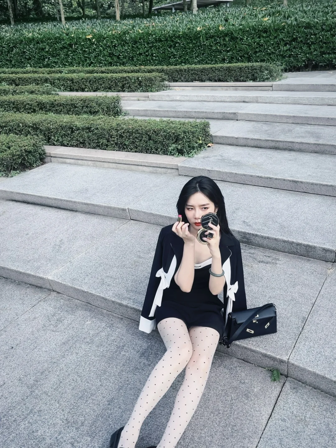 丝袜穿搭｜白丝黑波点袜