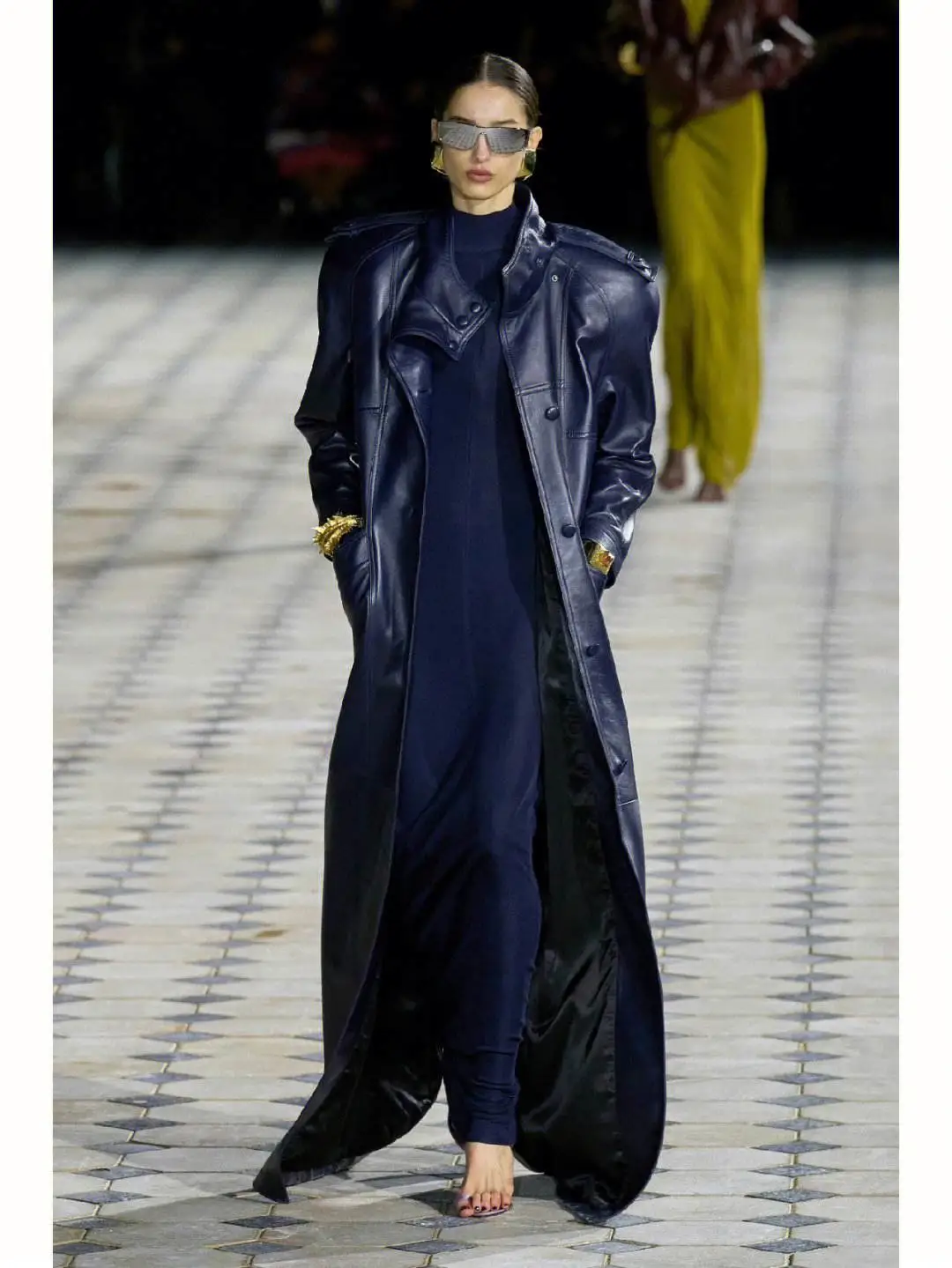 圣罗兰从未走下过神坛,23春夏秀也太帅了!