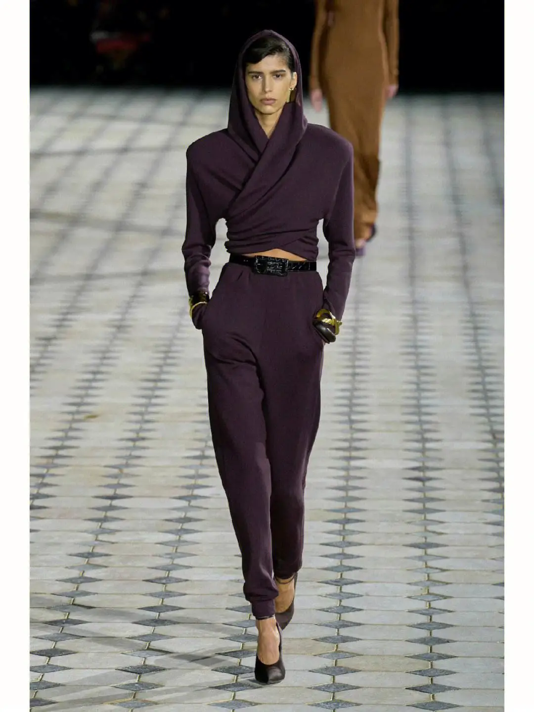 圣罗兰从未走下过神坛,23春夏秀也太帅了!