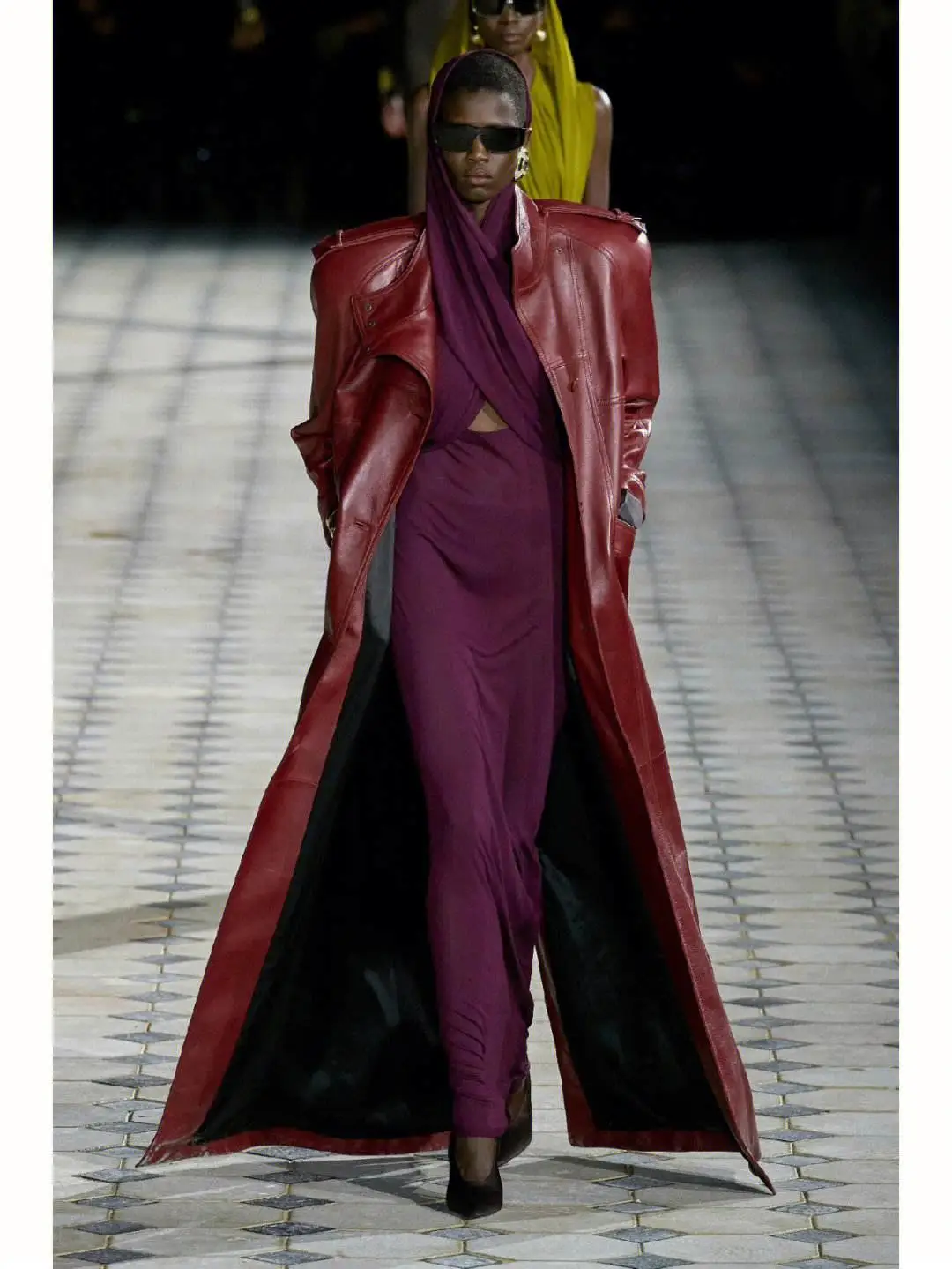 圣罗兰从未走下过神坛,23春夏秀也太帅了!