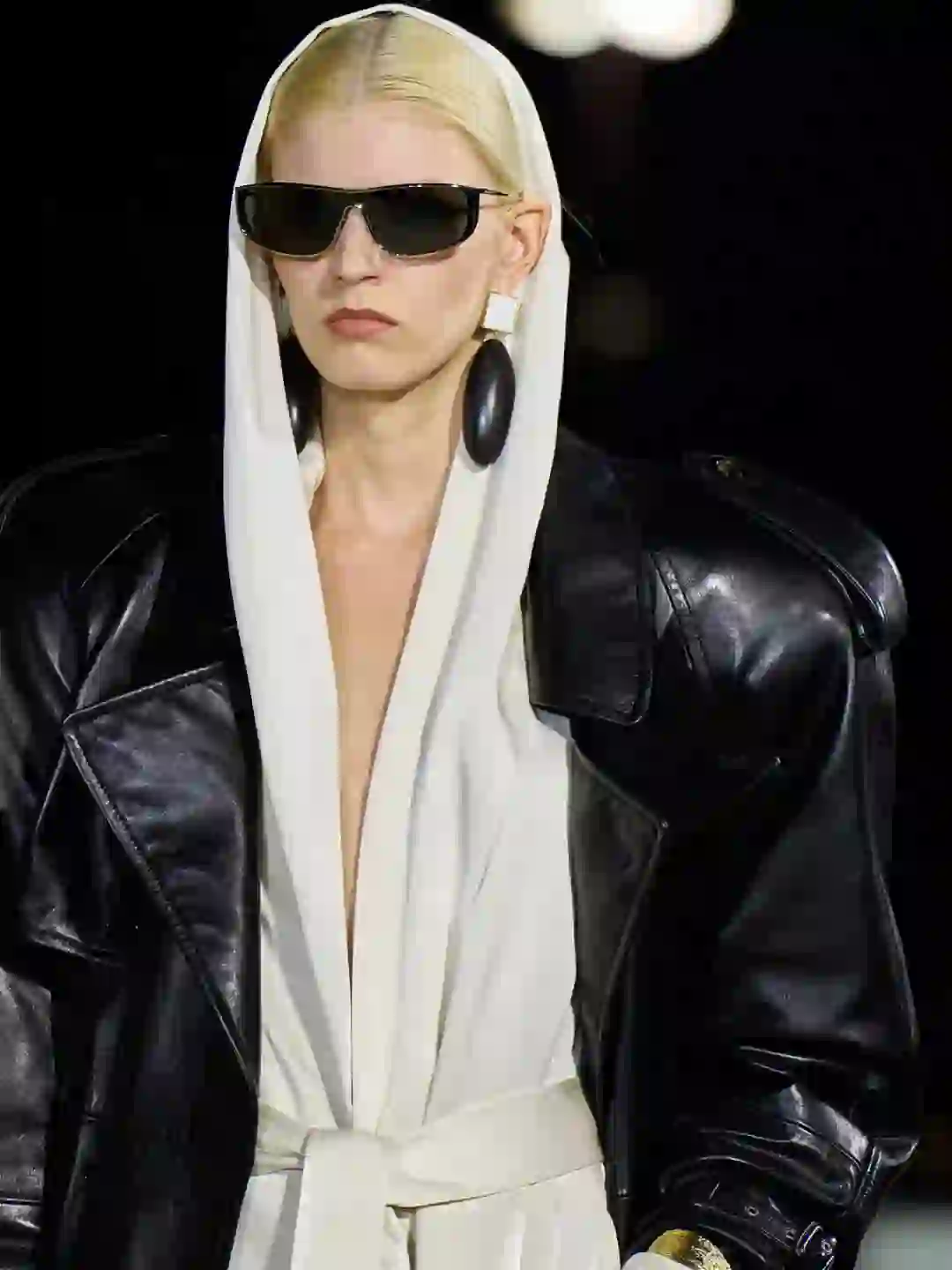 圣罗兰从未走下过神坛,23春夏秀也太帅了!