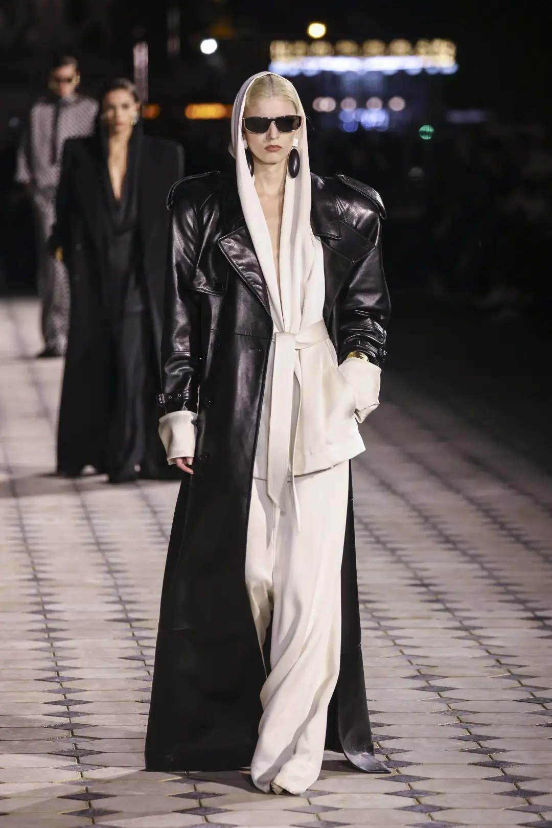 圣罗兰从未走下过神坛,23春夏秀也太帅了!