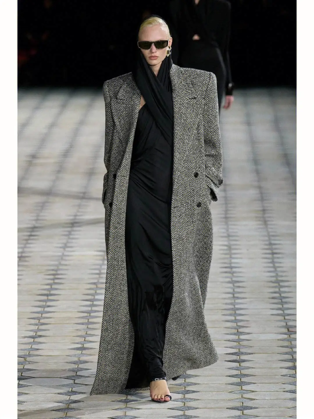 圣罗兰从未走下过神坛,23春夏秀也太帅了!