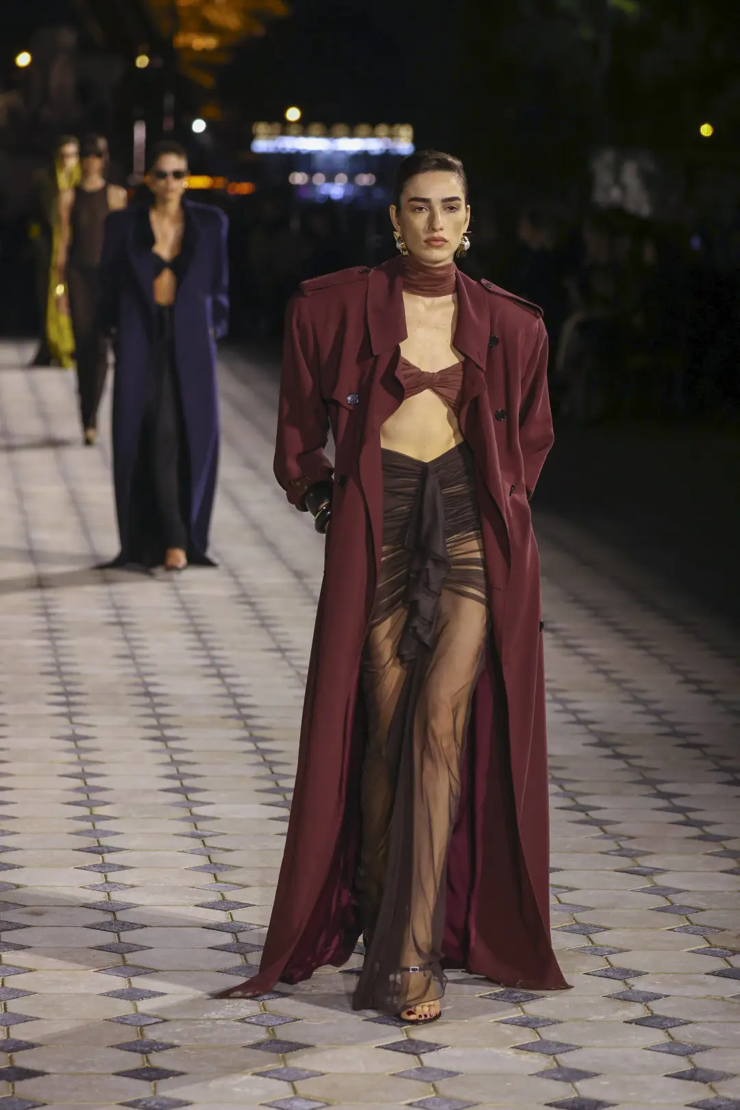 圣罗兰从未走下过神坛,23春夏秀也太帅了!