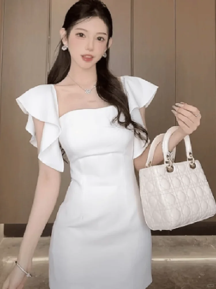 穿搭之韵:夏季纯欲风方领收腰连衣裙