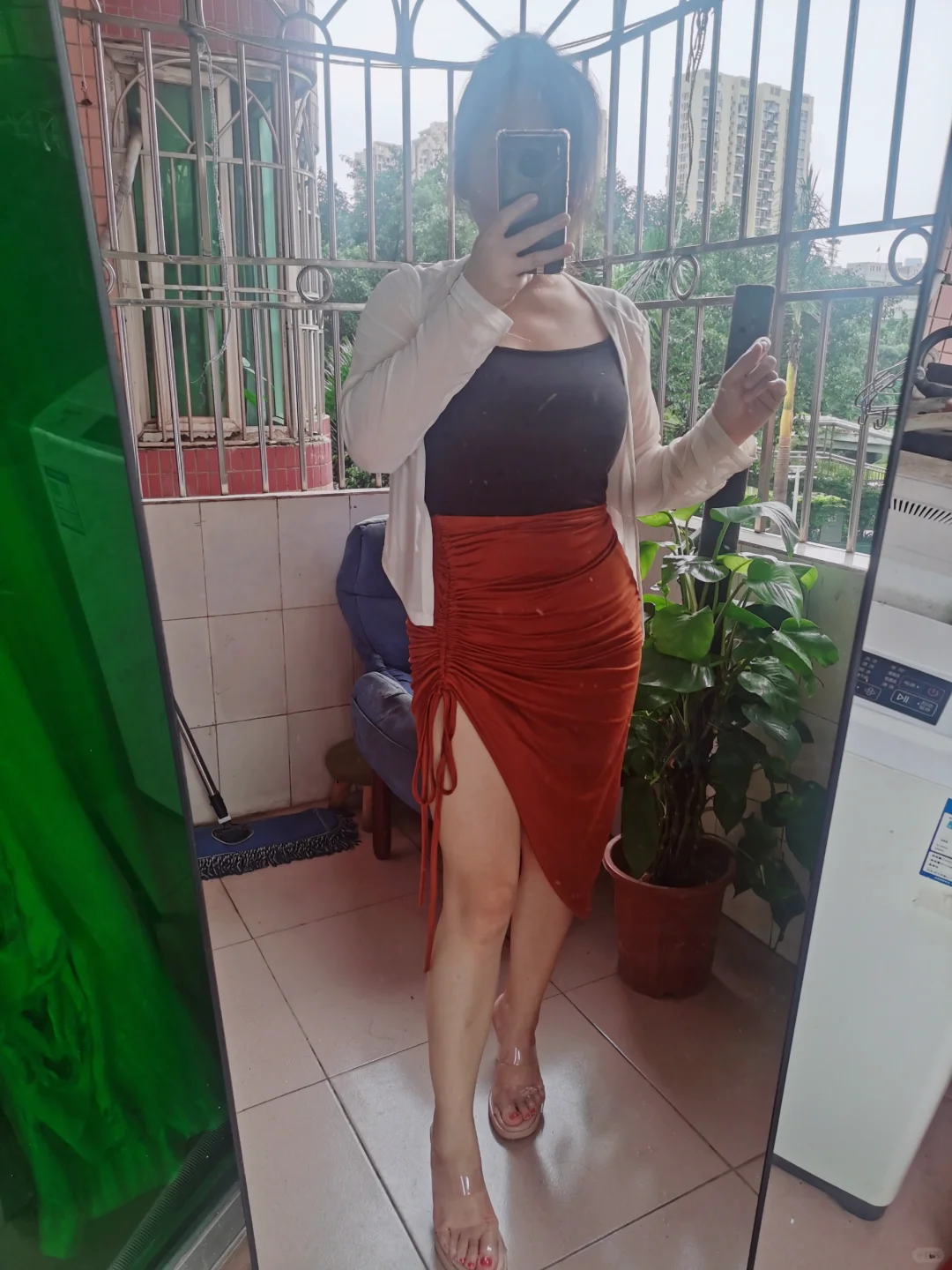 这条橘色包臀裙，不错，哈哈