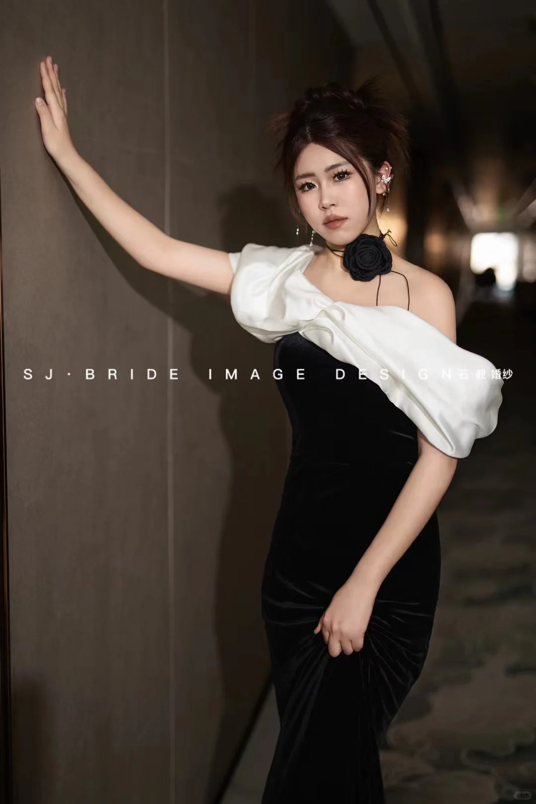 大石桥婚纱｜黑白的个性摩登气场礼服