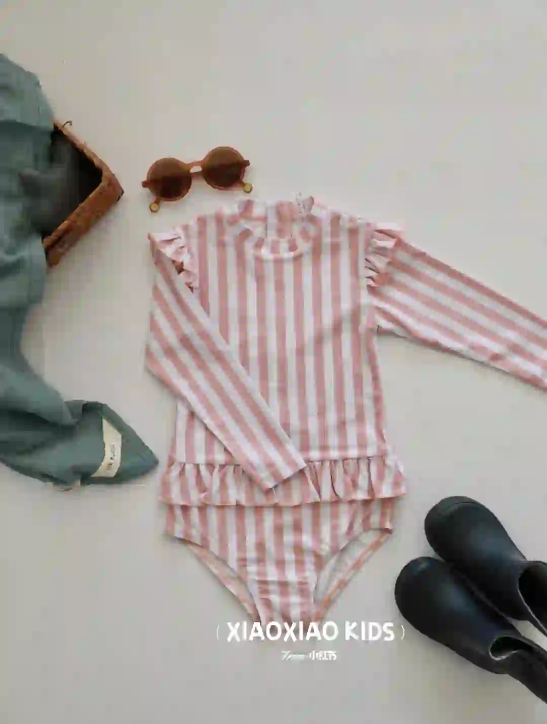 女宝宝粉色条纹泳衣