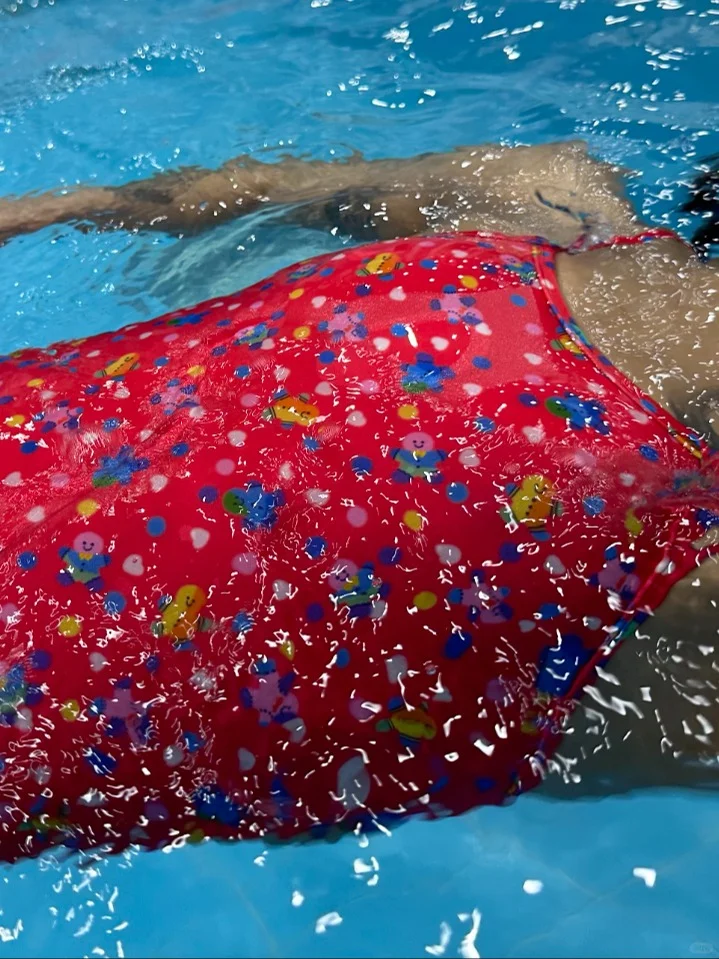 五彩姜饼人潮流🍪🌈泳衣设计别具风采