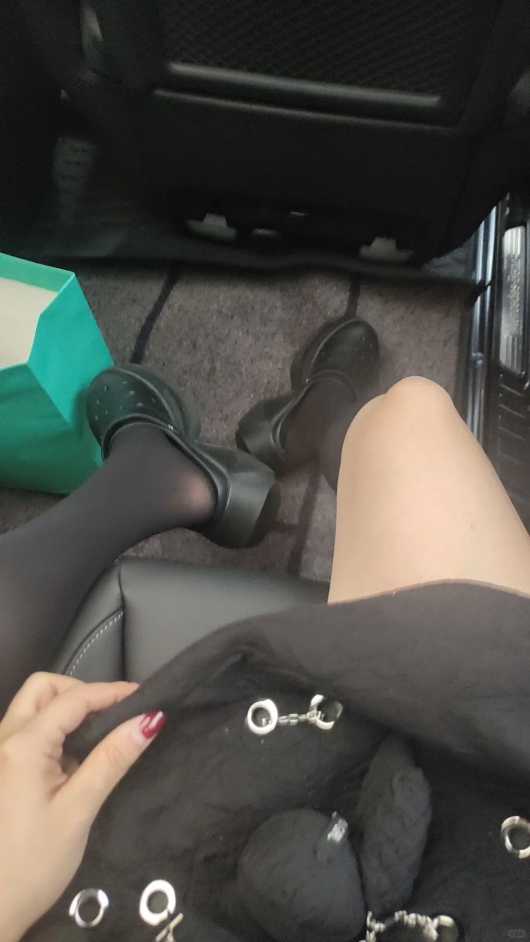 据说这个天气在广州穿丝袜会被说有病