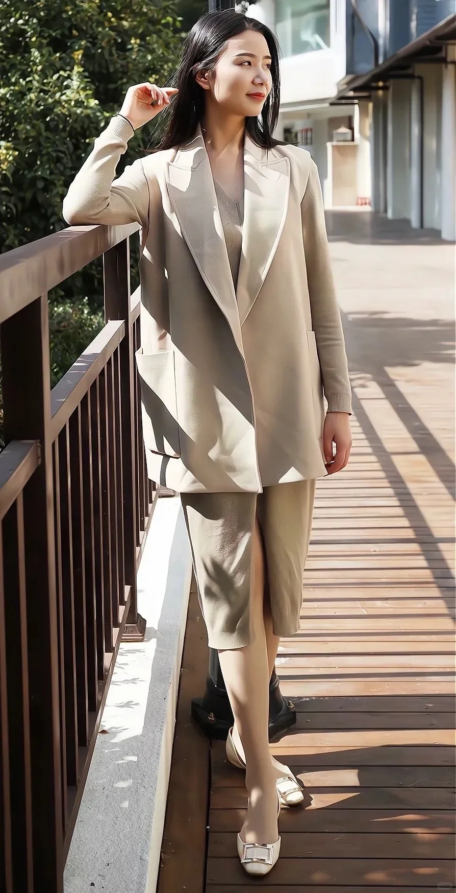 我们穿上高跟鞋，踮起脚尖，只是想走的美一