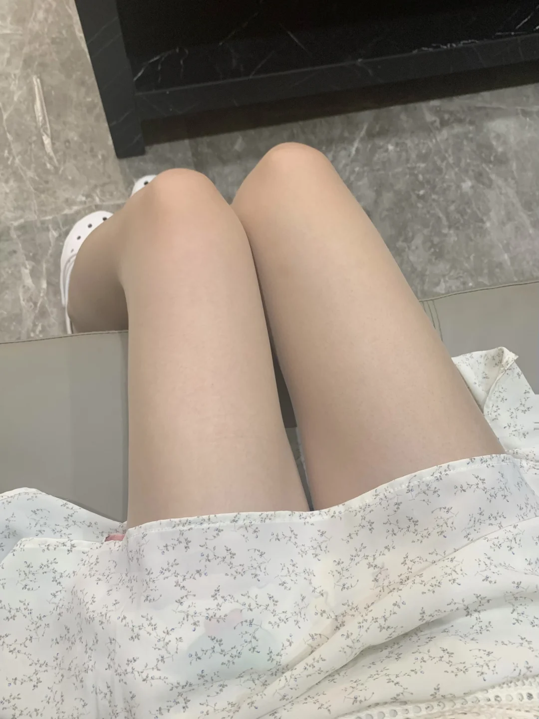 大夏天穿丝袜出门会不会被人蛐蛐啊?