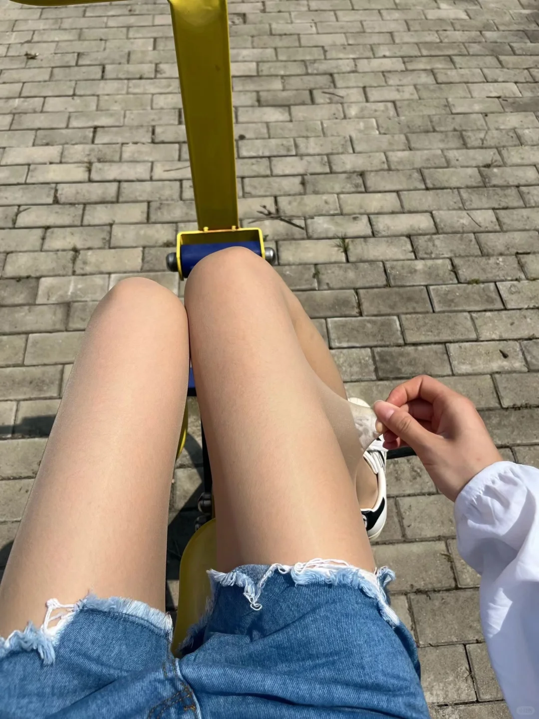 女大第-次尝试美肤袜