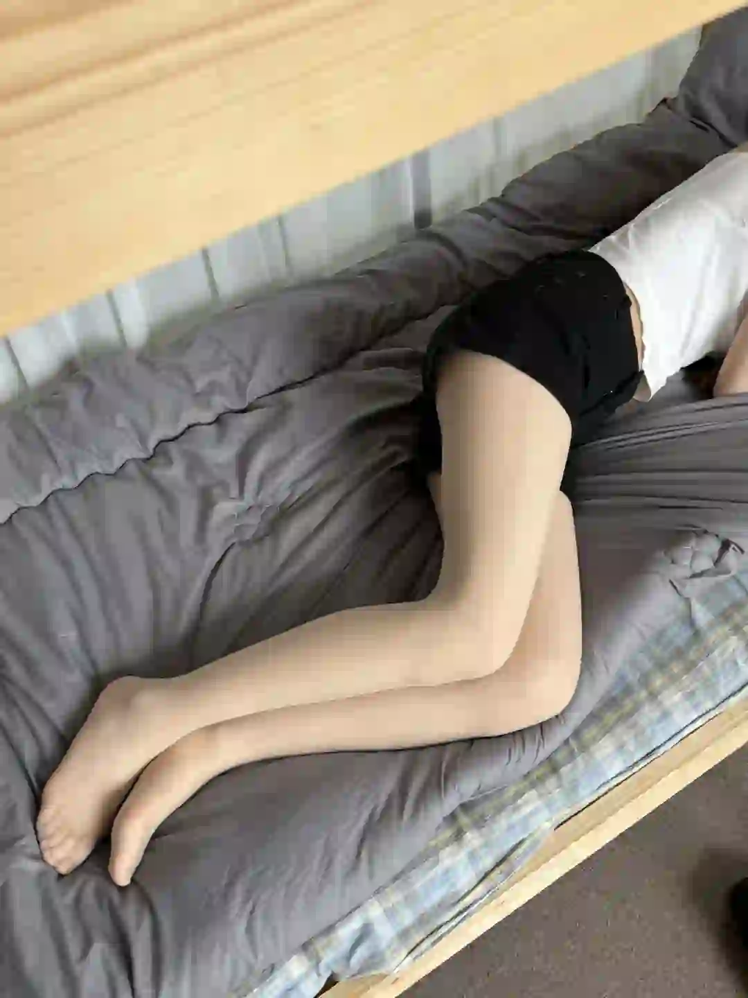 真的会谢…因为这条丝袜在宿舍午休被偷拍…