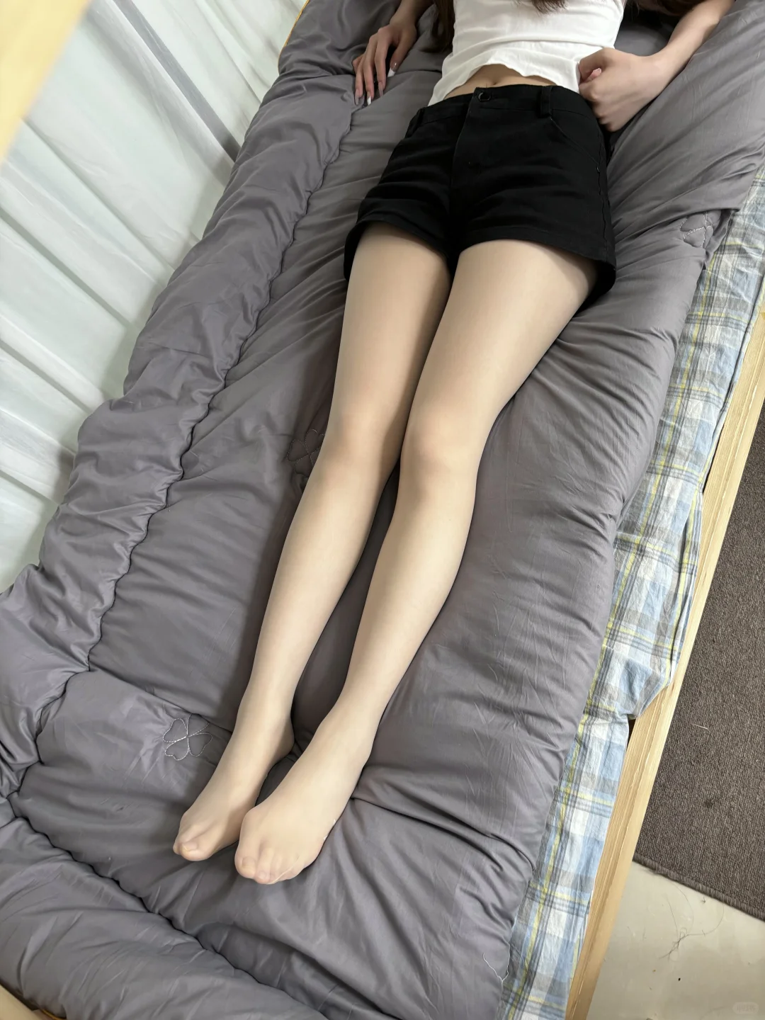 真的会谢…因为这条丝袜在宿舍午休被偷拍…