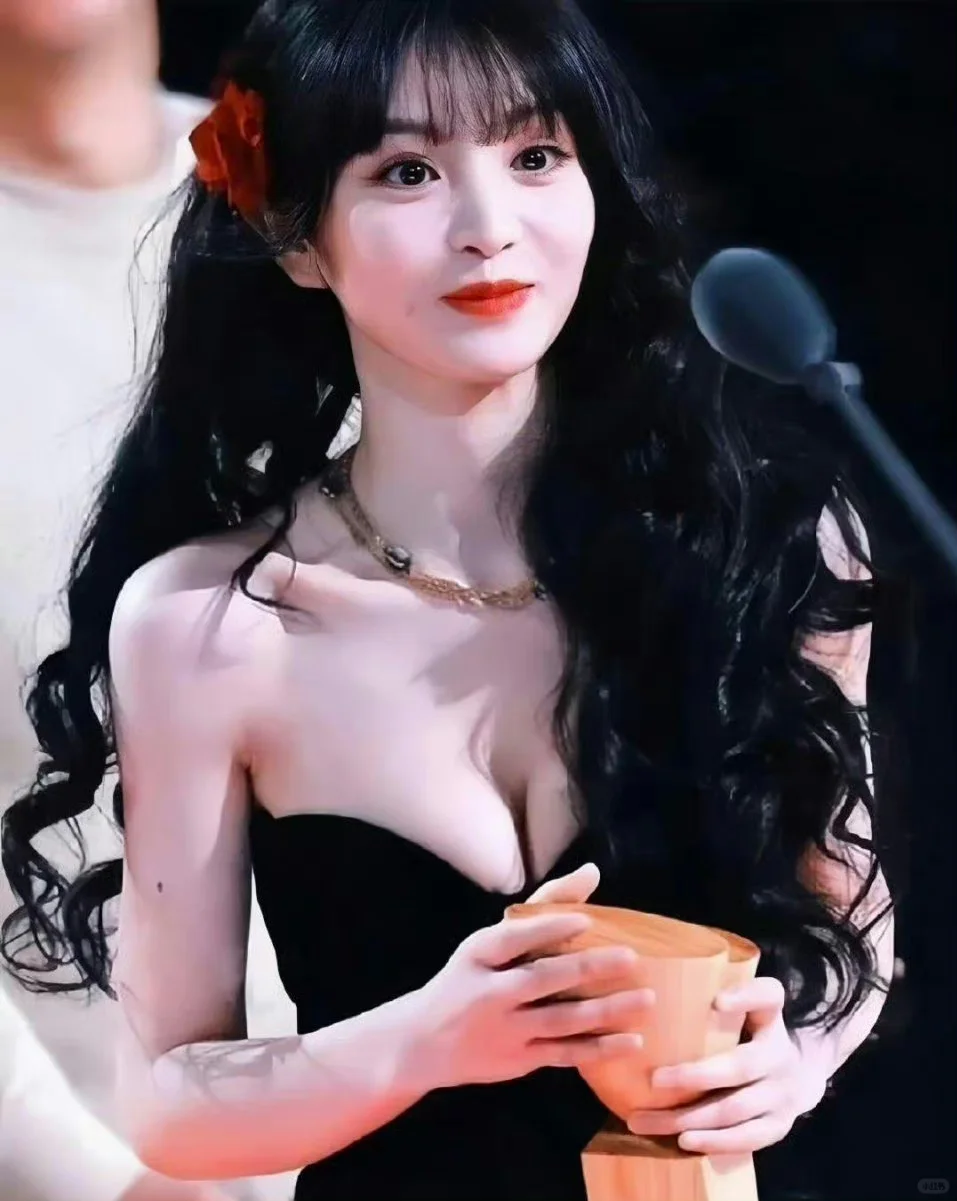 田曦薇每次都露得大方,但是一点也不擦