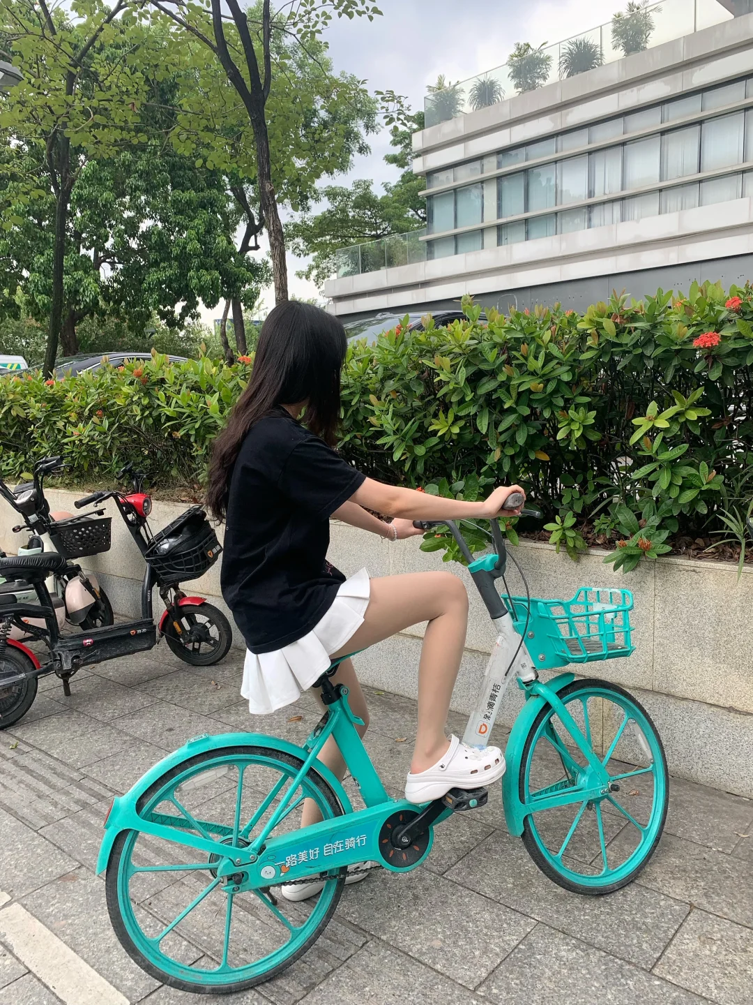 今天走在路上的回头率真的超高哎……