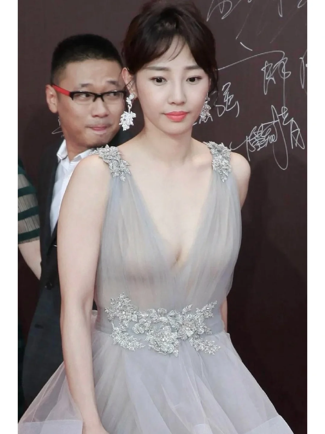 白百合一席白纱透视裙 傲人胸围 洁白皮肤 尤